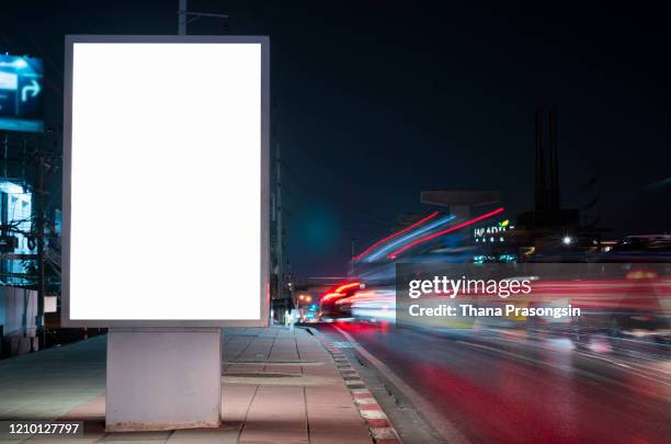 blank billboard on city street at night. outdoor advertising - plakat mock up stock-fotos und bilder