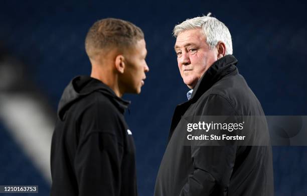 Steve Bruce, Manager of Newcastle United chats with Dwight Gayle prior to the FA Cup Fifth Round match between West Bromwich Albion and Newcastle...