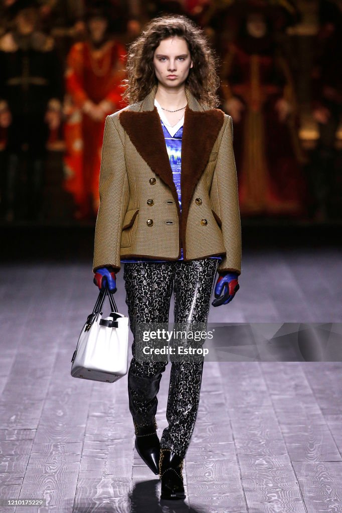 Louis Vuitton : Runway - Paris Fashion Week Womenswear Fall/Winter 2020/2021