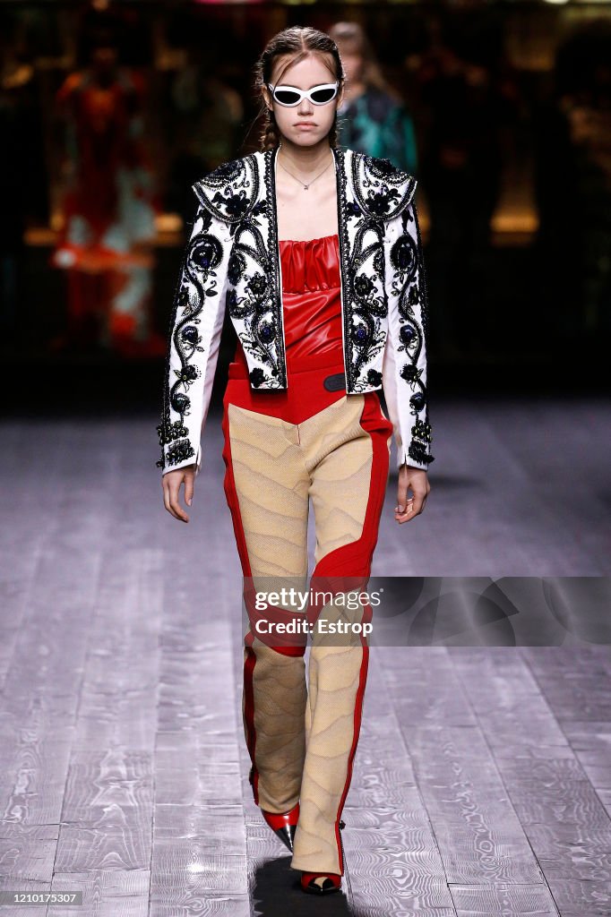 Louis Vuitton : Runway - Paris Fashion Week Womenswear Fall/Winter 2020/2021