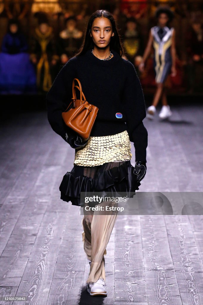 Louis Vuitton : Runway - Paris Fashion Week Womenswear Fall/Winter 2020/2021