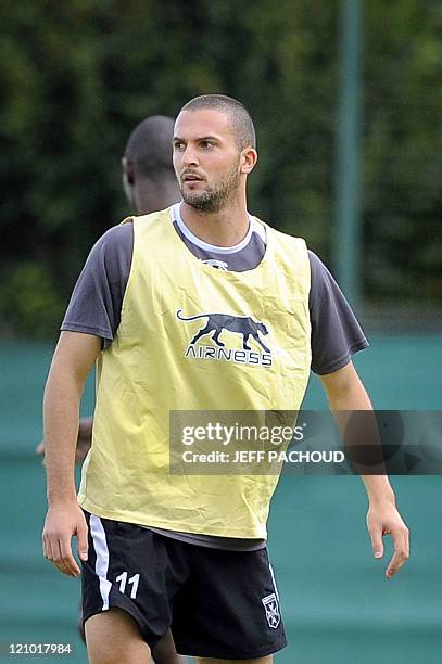 Auxerre's Israeli striker Ben Sahar takes part in a training session, on August 13, 2011 at the Abbe-Deschamps stadium in Auxerre. AFP PHOTO / JEFF...