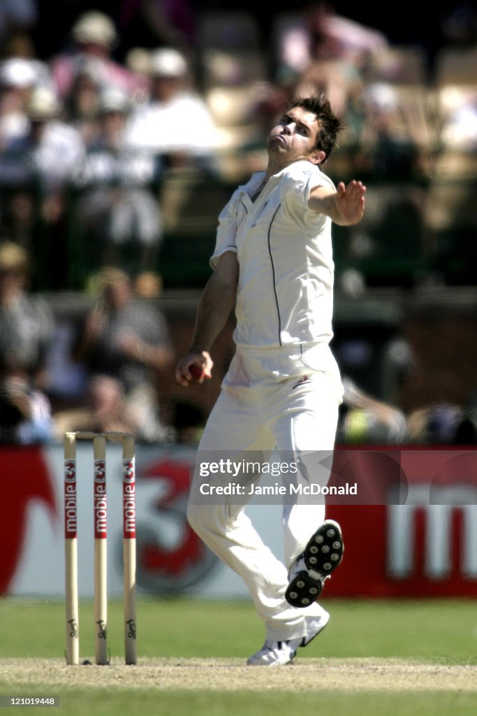 The 3 Mobile Ashes Series - Second Test - Australia vs England - Day Three