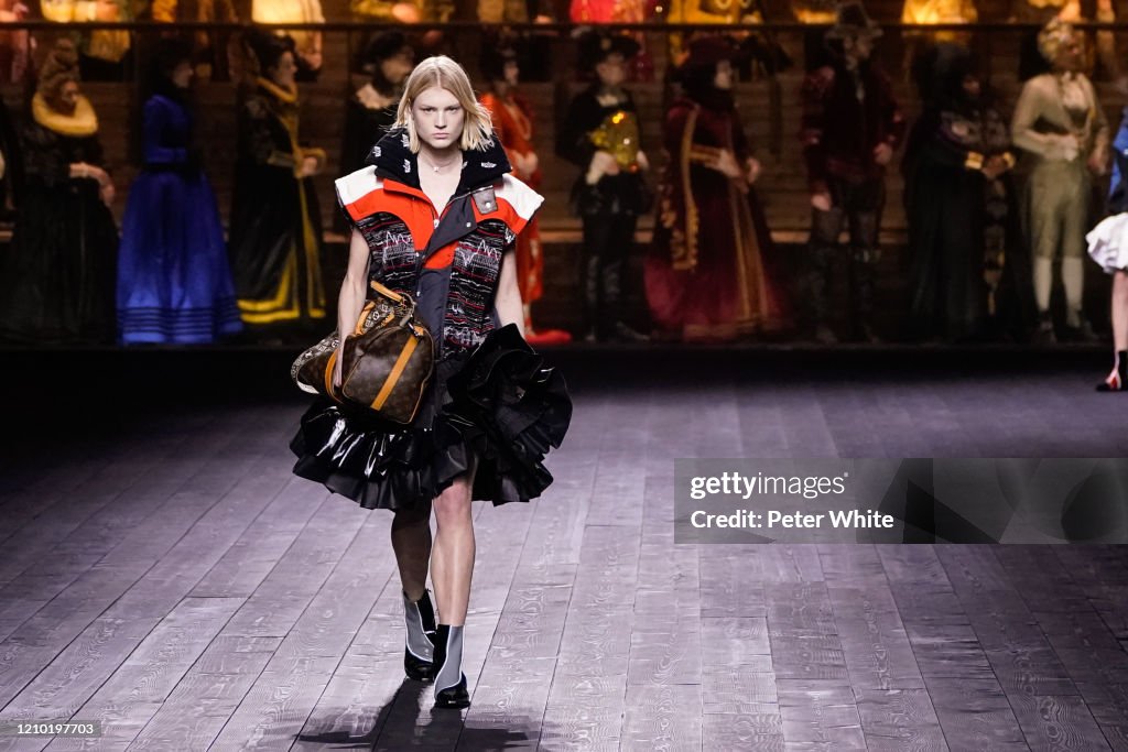 Louis Vuitton : Runway - Paris Fashion Week Womenswear Fall/Winter 2020/2021