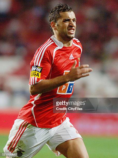 Simao Sabrosa of Benfica in action during the match between Maritimo and Benfica played at Estadio da Luz in Lisbon, Portugal on November 25, 2006.