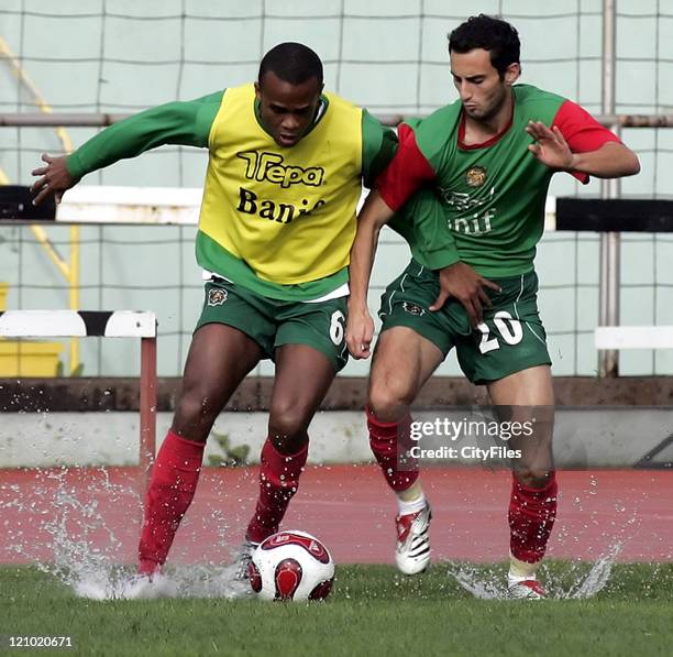 Evaldo and Filipe Oliveira in action during Maritimo training session in Funchal, Portugal on January 25, 2007.