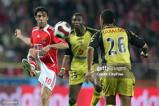 Rui Costa during the Portuguese Bwin League match between Beira Mar and SL Benfica, in Aveiro, Portugal on April 2007