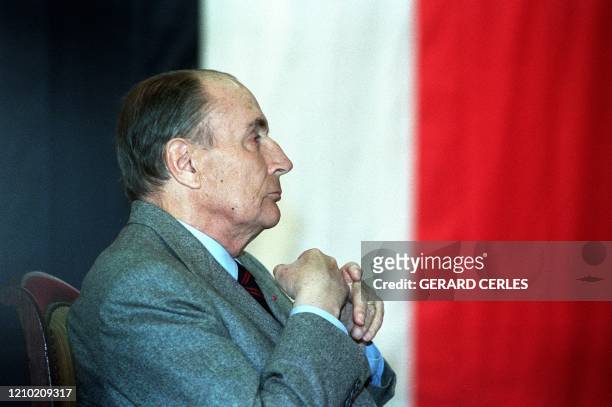Photo prise le 13 mars 1990 du président de la République François Mitterrand à Cercy-la-Tour lors du voyage qu'il a effectué dans la Nièvre. A...