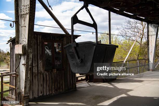 April 2020, Brandenburg, Rüdersdorf: A lorry hangs in the former cable car deflection station in the Rüdersdorf Museum Park. Photo: Paul...
