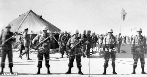 Photo datée du 20 janvier 1974 de la tente de l'Onu dans le Sinai à 101 kms de l'Egypte, où les chefs d'Etat Major israeliens et Egyptiens se sont...