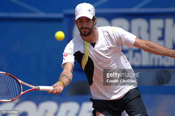 Flavio Saretta during his match against Carlos Moya in the first round of the 2006 Estoril Open in Estoril, Portugal on May 2, 2006.