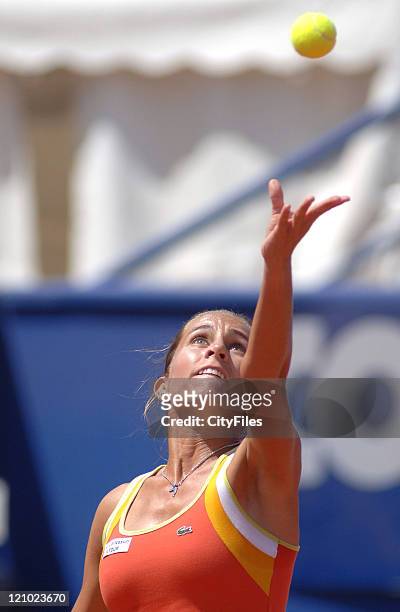 Gisela Dulko in action against Na Li during their quarterfinal match in the 2006 Estoril Open at the Estadio Nacional in Estoril, Portugal on May 5,...