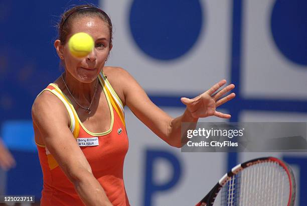 Gisela Dulko in action against Na Li during their quarterfinal match in the 2006 Estoril Open at the Estadio Nacional in Estoril, Portugal on May 5,...