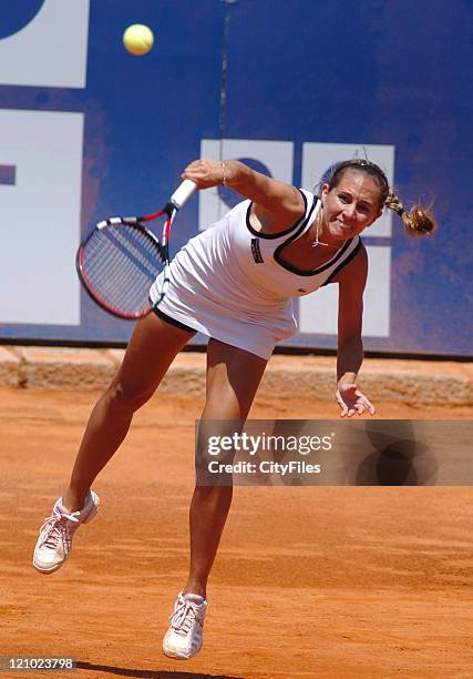 Gisela Dulko in action against Paola Suarez during their second round match in the 2006 Estoril Open in Estoril, Portugal on May 3, 2006.