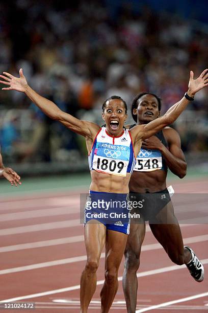 Kelly Holmes of Great Britain wins the Women's 800m in a time of 1.56.38, followed by Hasna Benhassi from Morocco in second and Jolanda Ceplak of...