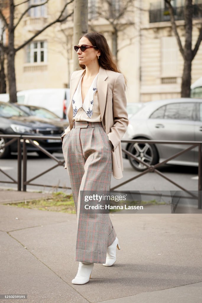 Street Style  - Paris Fashion Week - Womenswear Fall/Winter 2020/2021 : Day Nine