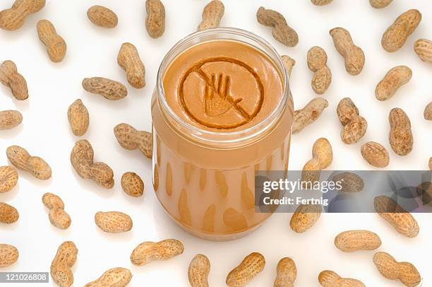 maní con tratamiento hipoalergénico - peanuts fotografías e imágenes de stock