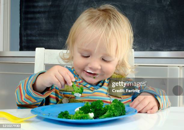 happy broccoli eater - peuterschool gebouw stockfoto's en -beelden