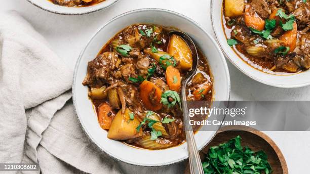 beef stew recipe still life - stoofvlees stockfoto's en -beelden