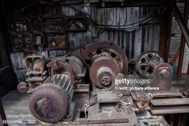 April 2020, Brandenburg, Rüdersdorf: The motors of the shaft furnace battery in the Rüdersdorf Museum Park are covered in dust. The 17ha large museum...