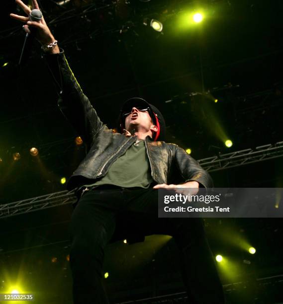 Scott Weiland of Velvet Revolver during Fields of Rock Festival 2007 in the Netherlands - June 17, 2007 in Biddinghuizen, Netherlands.