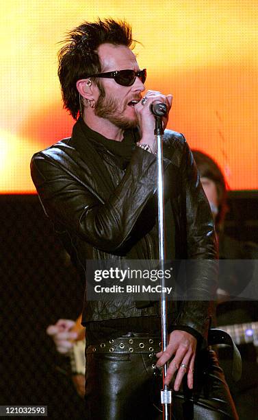 Scott Weiland during VH1's "Decades Rock Live" Honors Cyndi Lauper - November 11, 2005 at Trump Taj Mahal in Atlantic City, New Jersey, United States.