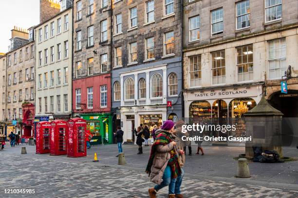 edinburgh, the royal mile (scotland - uk) - edinburgh winter stock pictures, royalty-free photos & images