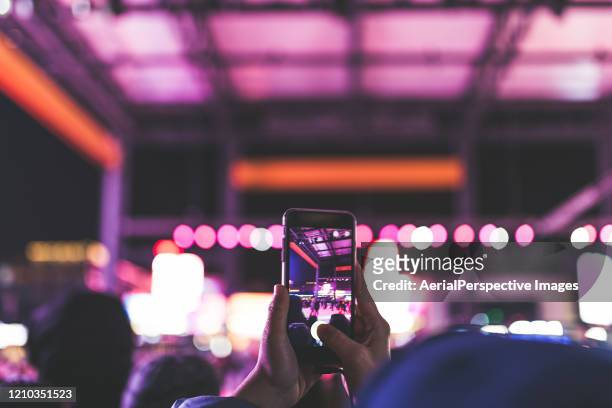 mobile photographing at night - music festival phone stock pictures, royalty-free photos & images