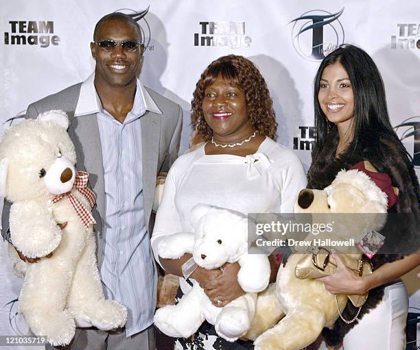 Terrell Owens, his mother Marilyn and his date Felicia