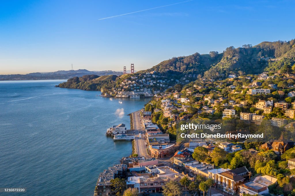 Luftaufnahme von Sausalito mit Golden Gate Bridge