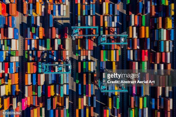 aerial perspective of a container port, virginia, united states of america - dársena fotografías e imágenes de stock