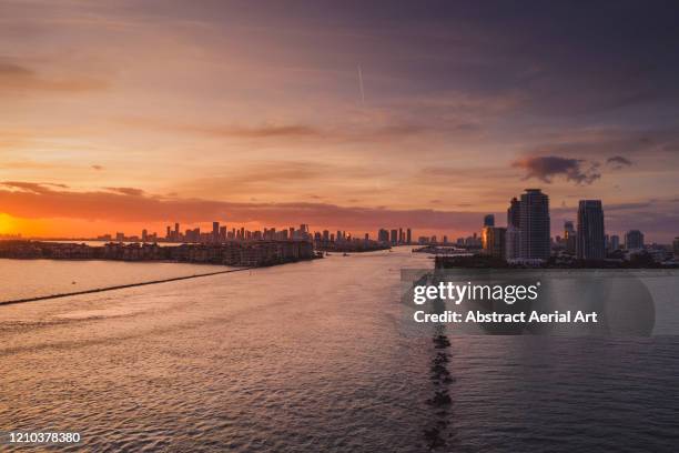 distant aerial perspective of miami, florida, united states of america - condado de miami dade fotografías e imágenes de stock