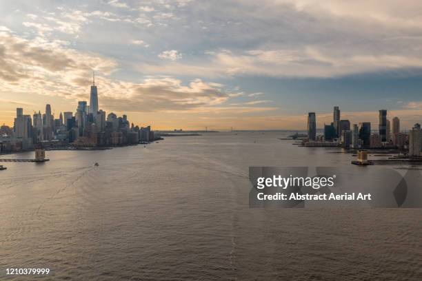 new york, new jersey state border, hudson river, united states of america - jersey city stock-fotos und bilder