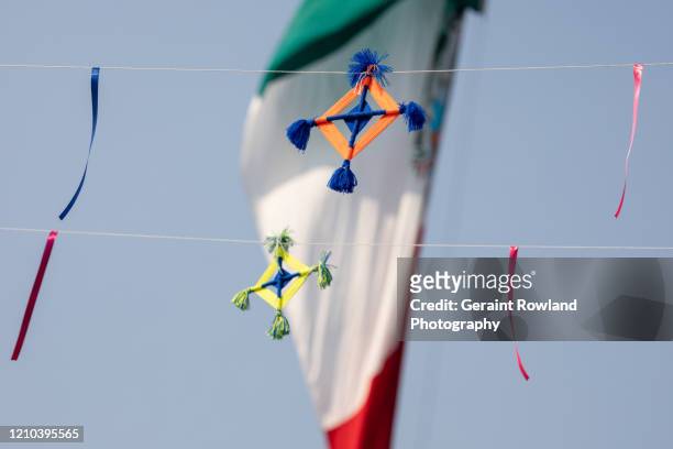 mexican flag, zocalo - arts culture and entertainment foto e immagini stock
