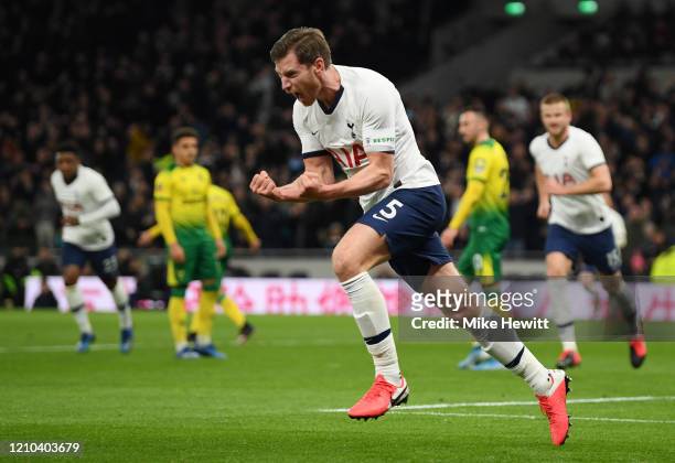 Jan Vertonghen of Tottenham Hotspur celebrates after scoring his team's first goal during the FA Cup Fifth Round match between Tottenham Hotspur and...
