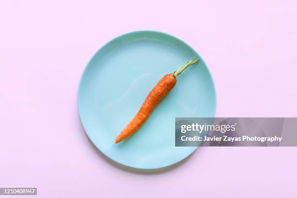 raw carrot on plate - diet carrot stock-fotos und bilder