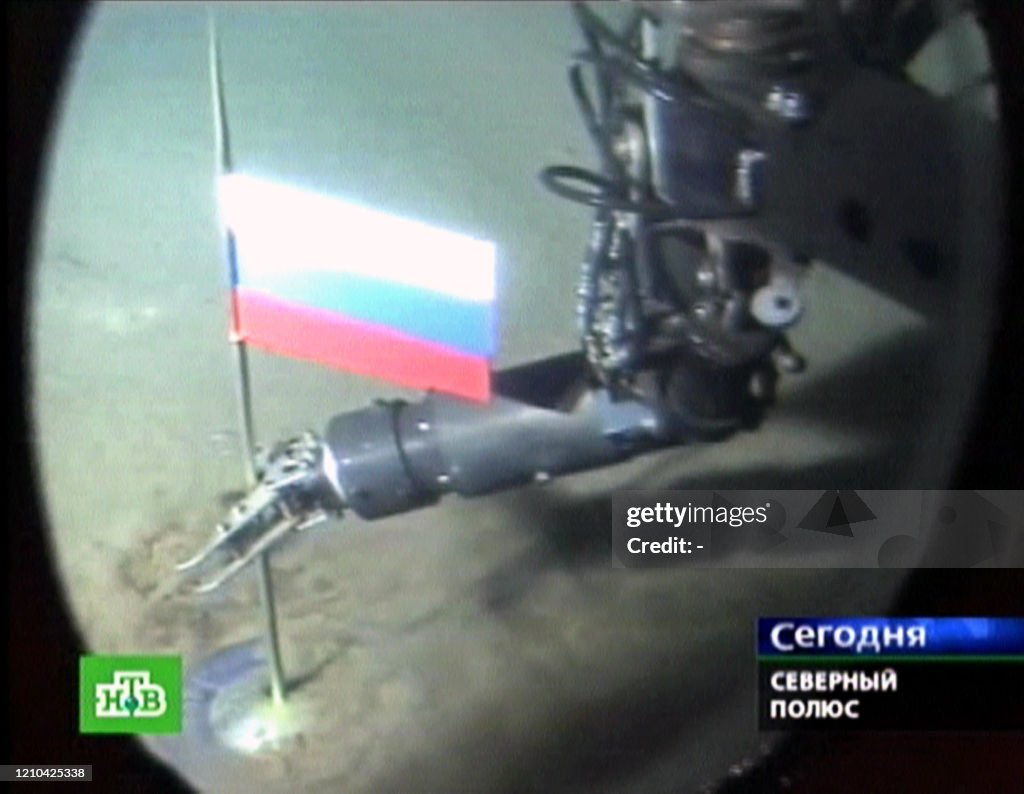TOPSHOT-RUSSIA-SUBMARINE-NORTH-POLE