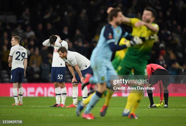 Jan Vertonghen, Troy Parrott and Oliver Skipp of Tottenham Hotspur look dejected after their teams defeat in the FA Cup Fifth Round match between...