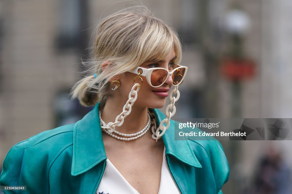 Street Style - Paris Fashion Week - Womenswear Fall/Winter 2020/2021 : Day Nine