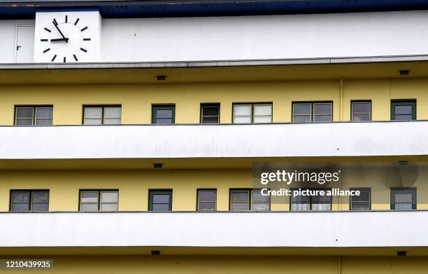 April 2020, Berlin: Houses of the large housing estate Weiße Stadt in the Berlin district of Reinickendorf. The residential area is a settlement of...