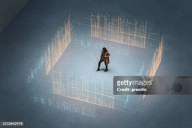 giovane donna in piedi contro la città con le direzioni della realtà aumentata - circondare foto e immagini stock
