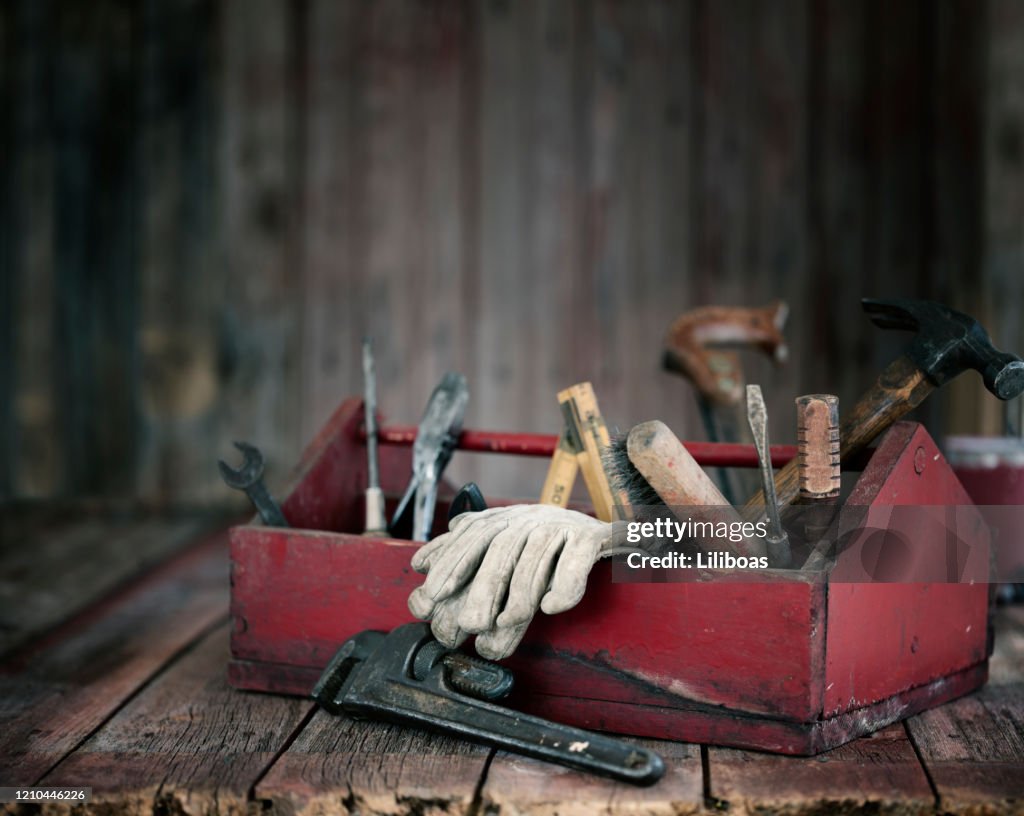 Antike Arbeitswerkzeuge in einer Toolbox