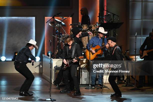 Garth Brooks, Keith Urban, and members of the Garth Brooks touring band perform at The Library of Congress Gershwin Prize tribute concert at DAR...