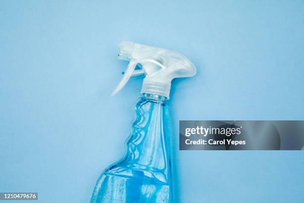 top view collection of cleaning supplies - vaporizzatore foto e immagini stock