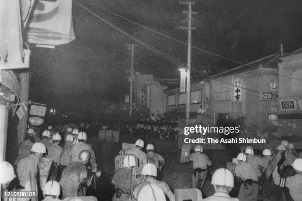 1968 Japan Riots 207 Nishinari Ward Stock Photos, High-Res Pictures, and Images - Getty ...