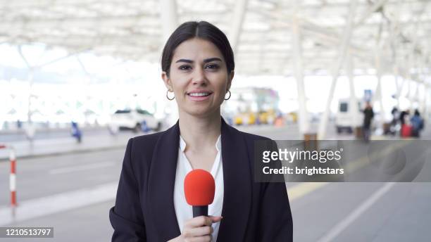 tv reporter at the airport - newscaster stock pictures, royalty-free photos & images