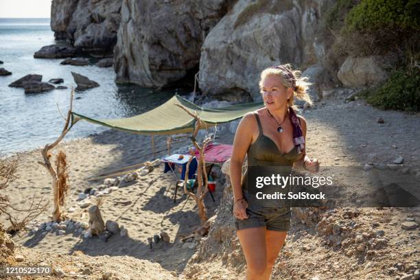 genießen sie einen nachhaltigen lebensstil - schiffbrüchiger stock-fotos und bilder