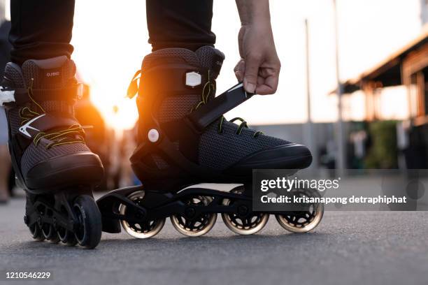 inline skate,rollerblade,sport - skaten stockfoto's en -beelden