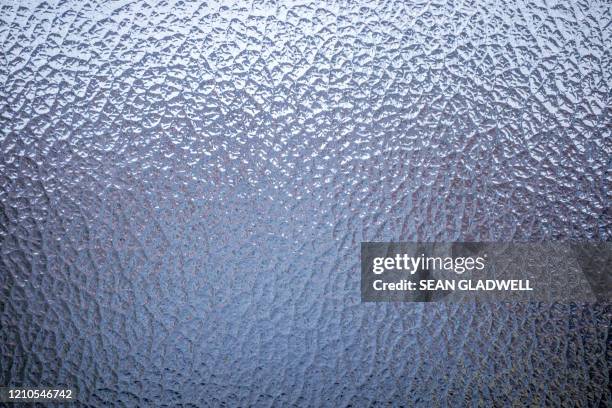 frosted glass texture - transparent glass texture fotografías e imágenes de stock
