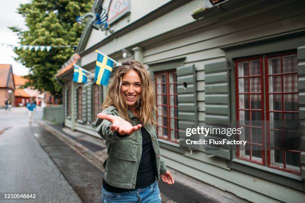 folge mir - sweden flag stock-fotos und bilder